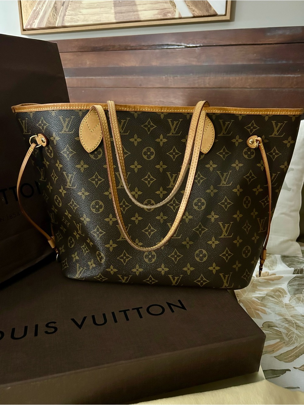 Louis Vuitton Neverfull MM Monogram Canvas Tote with Vachetta Trim - Picture 3 of 16